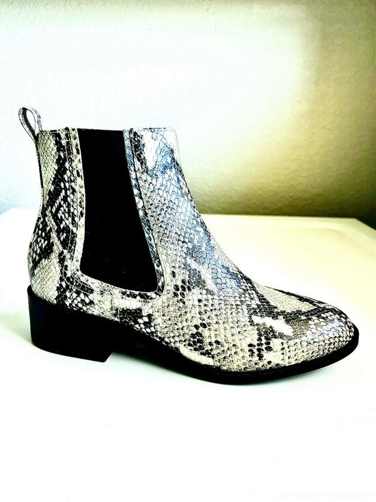 Steve Madden Shoes - NIB STEVE MADDEN Devan Snakeskin Chelsea Booties Vegan Leather Blk\Cream 9